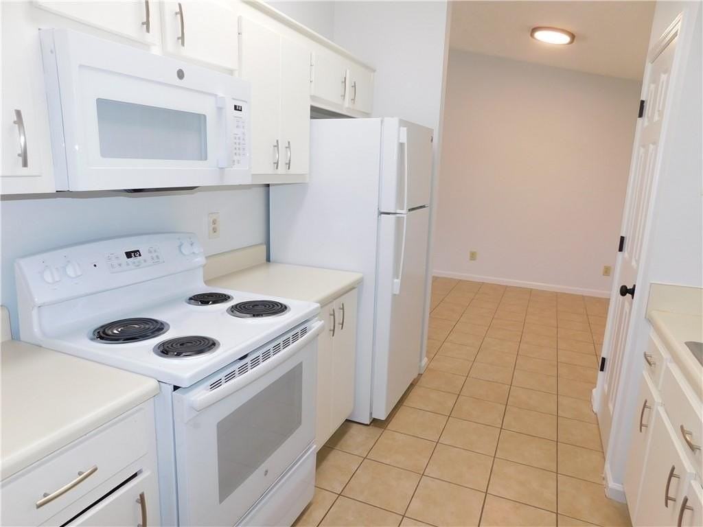 137 Riverside Dr #19 - Photo 5 of 13