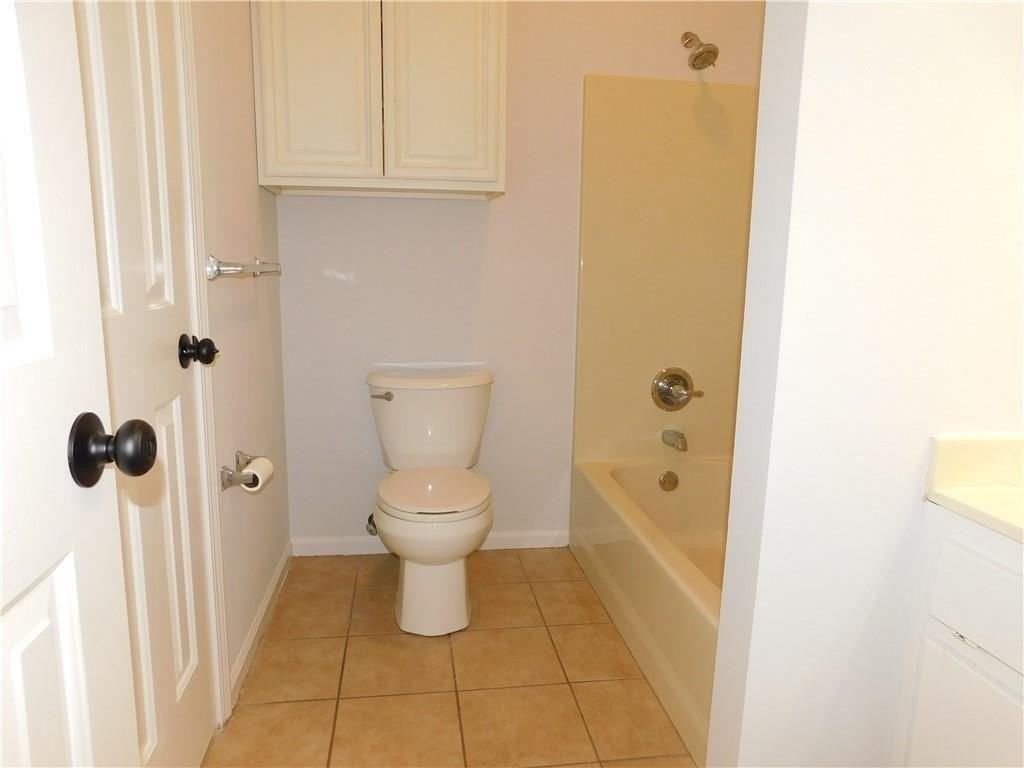 137 Riverside Dr #19 - Photo 7 of 13