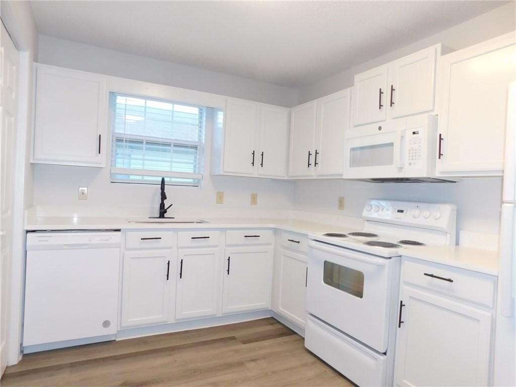 37 Rock Garden Pl Apt A - Photo 2 of 11