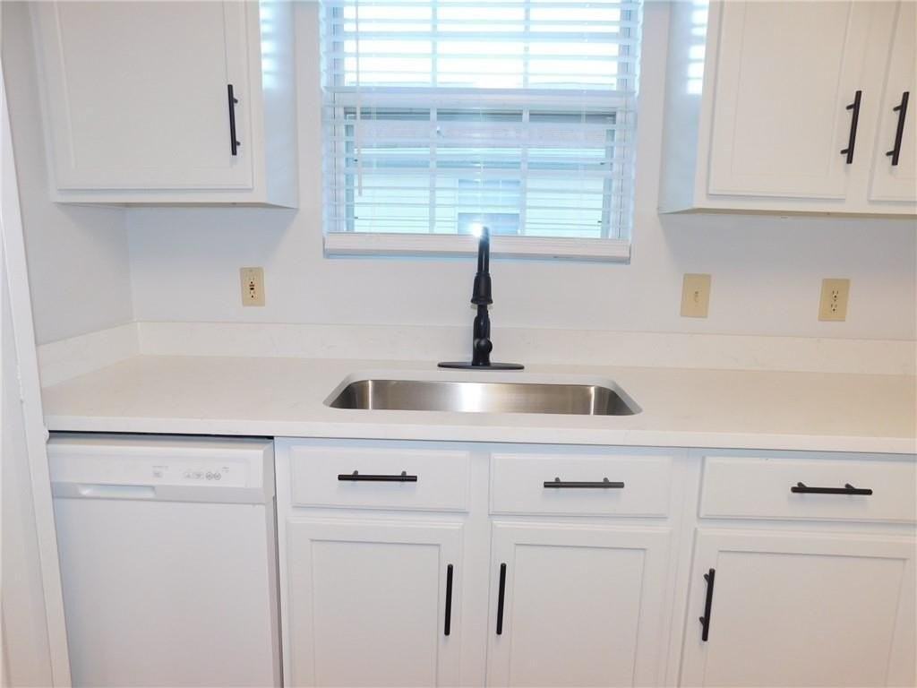 37 Rock Garden Pl Apt A - Photo 7 of 11