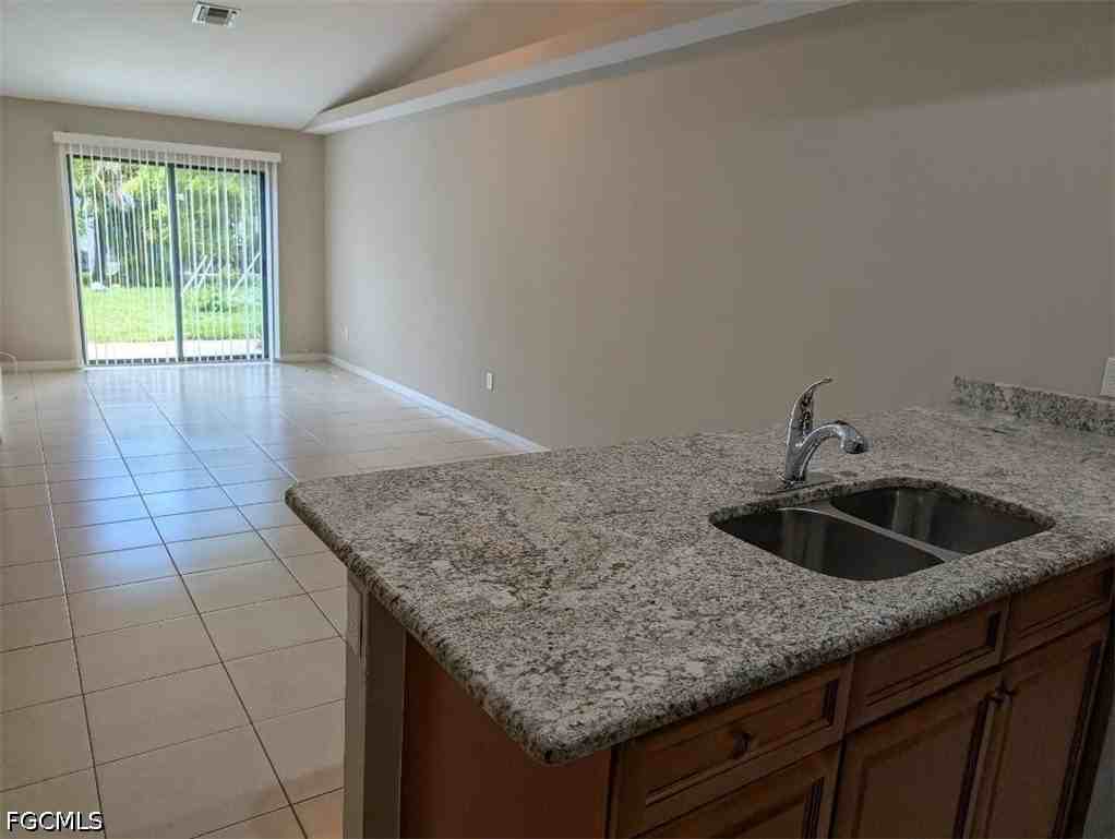 3706 Se 9th Pl - Photo 2 of 10