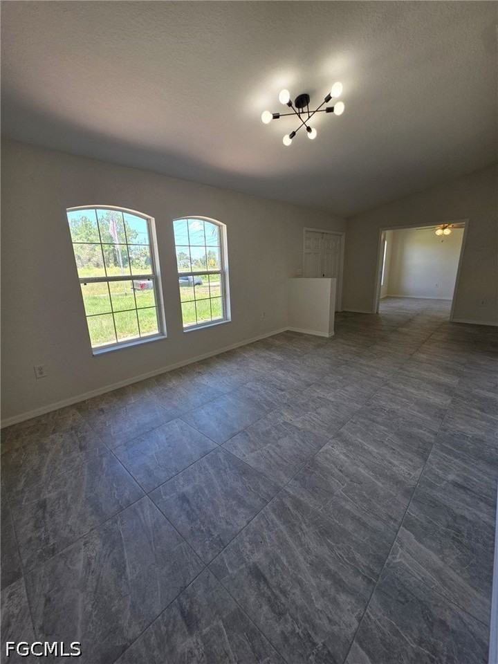 760 Lamar St E - Photo 5 of 18