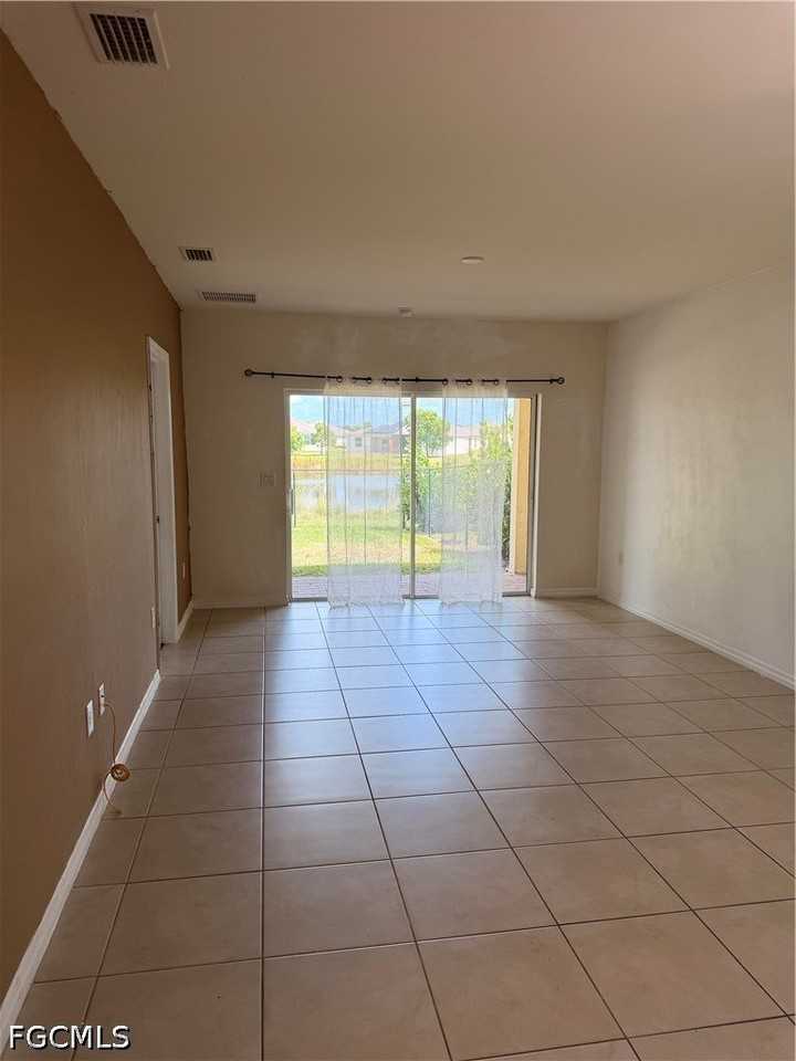 10801 Crossback Ln - Photo 4 of 23