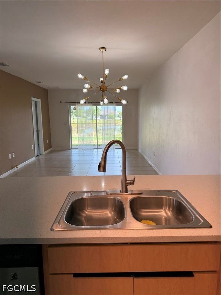 10801 Crossback Ln - Photo 7 of 23