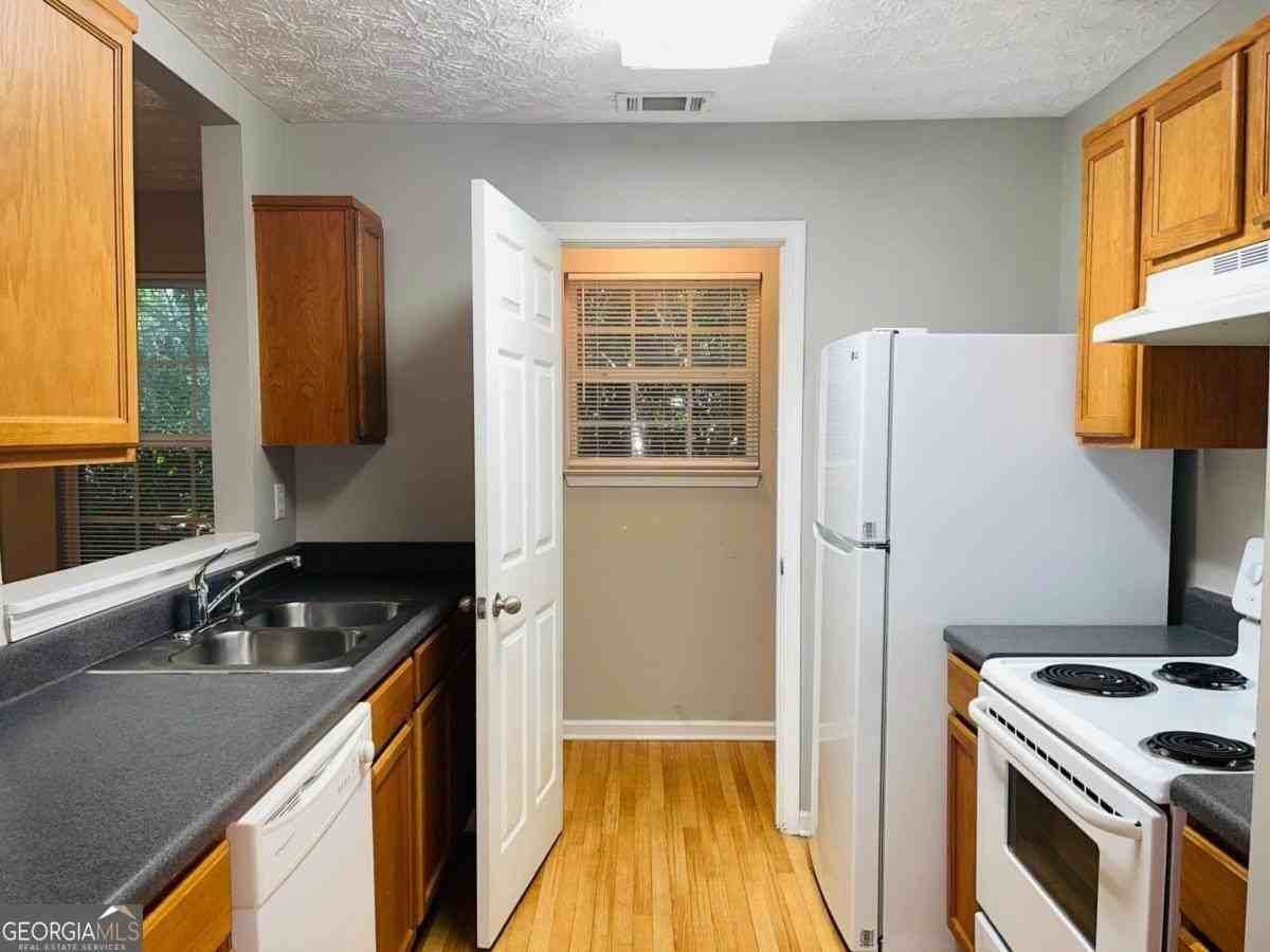 105 Granite St #A - Photo 7 of 26
