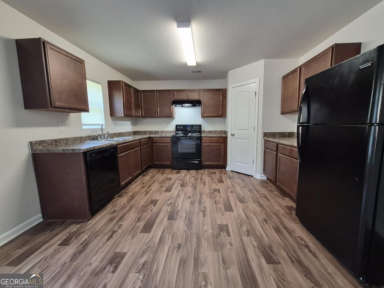 160 Kinsale Dr - Photo 2 of 19