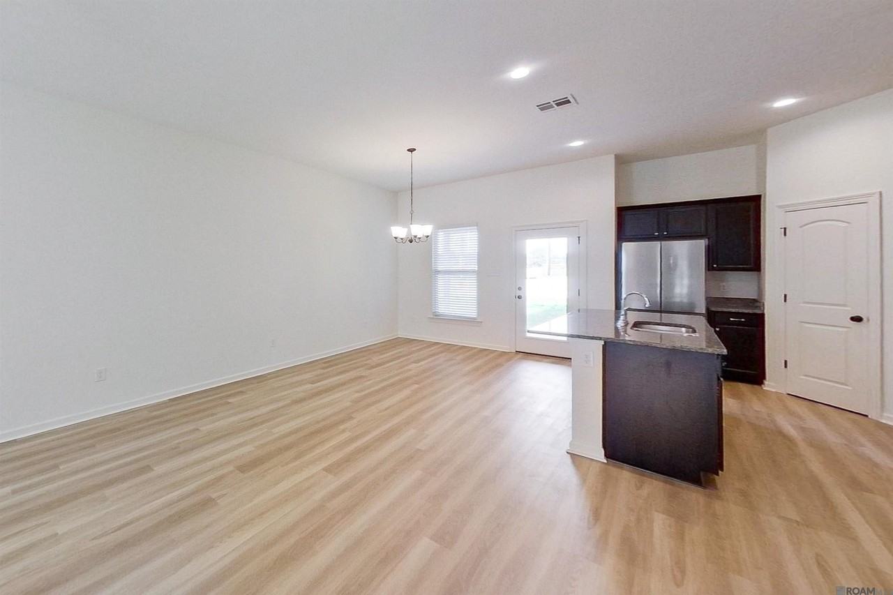 101 Salvat Dr - Photo 3 of 20
