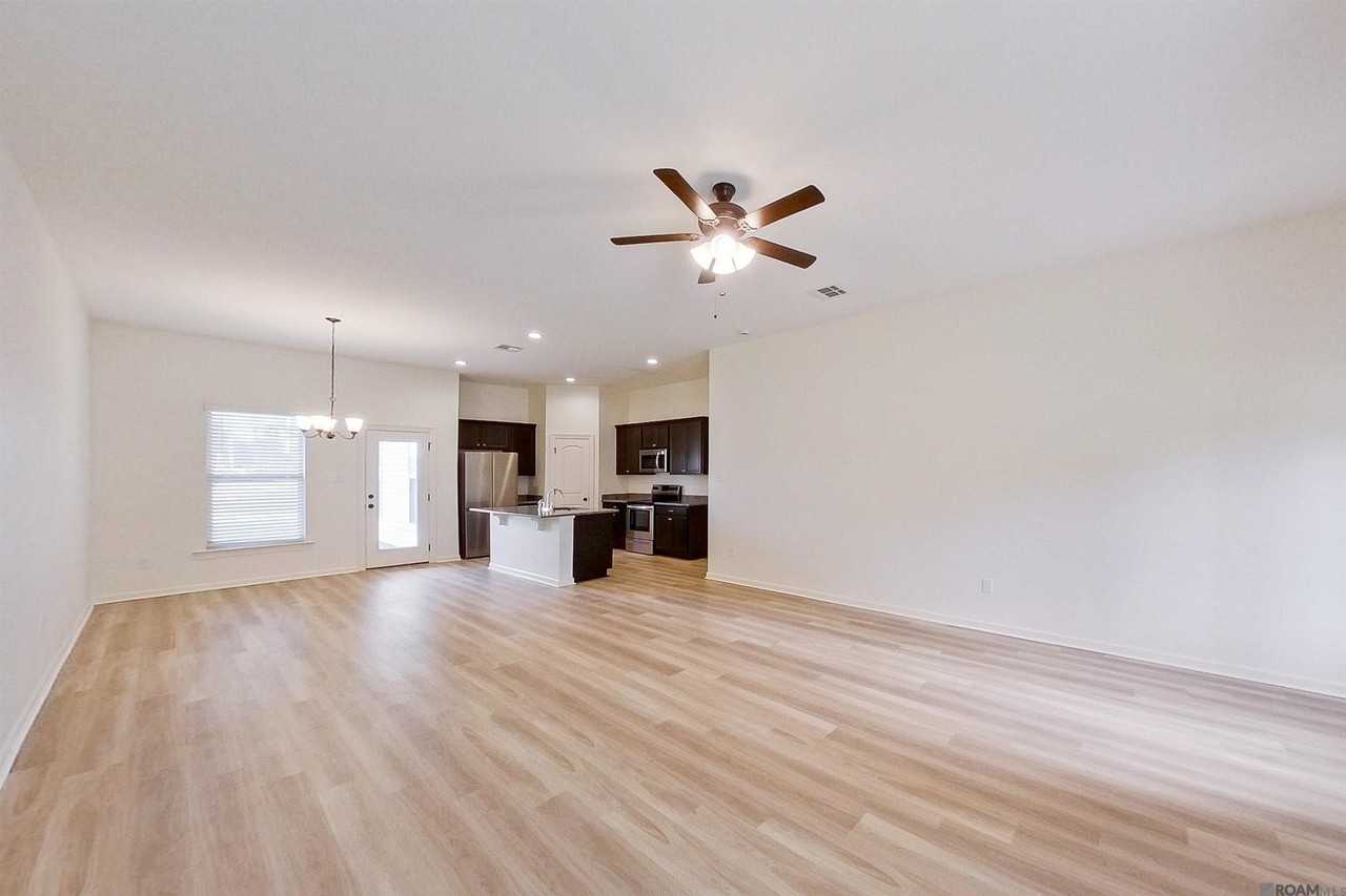 101 Salvat Dr - Photo 4 of 20