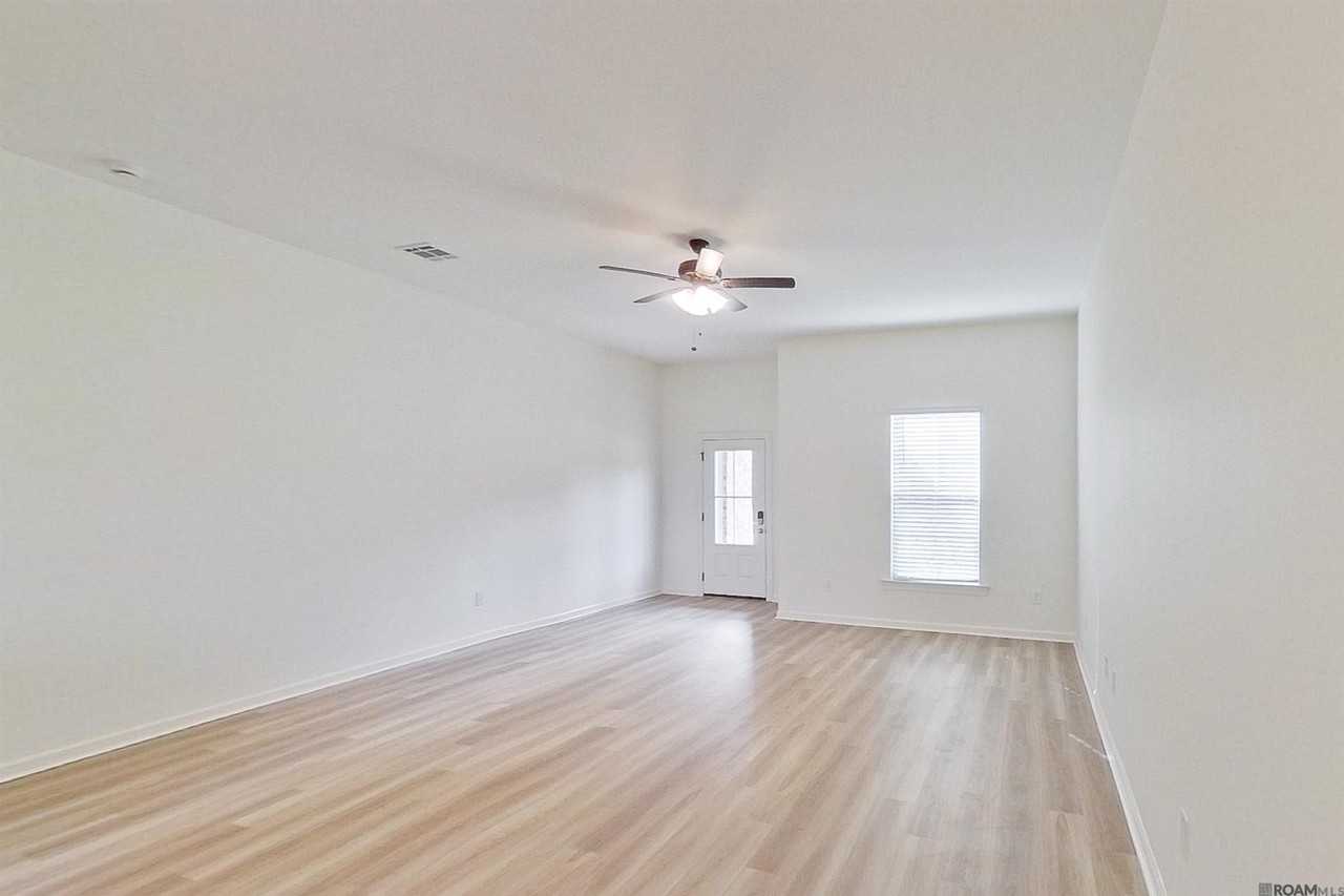 101 Salvat Dr - Photo 2 of 20