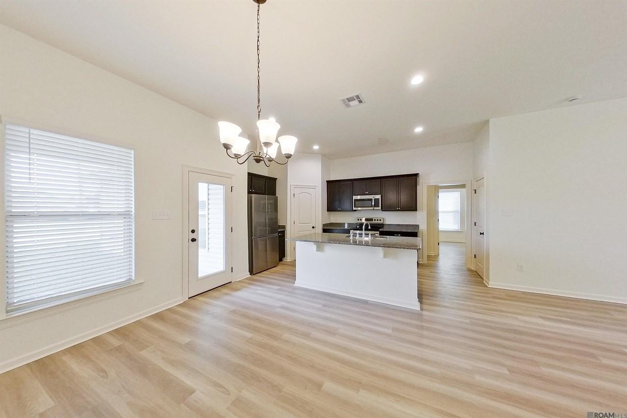101 Salvat Dr - Photo 5 of 20