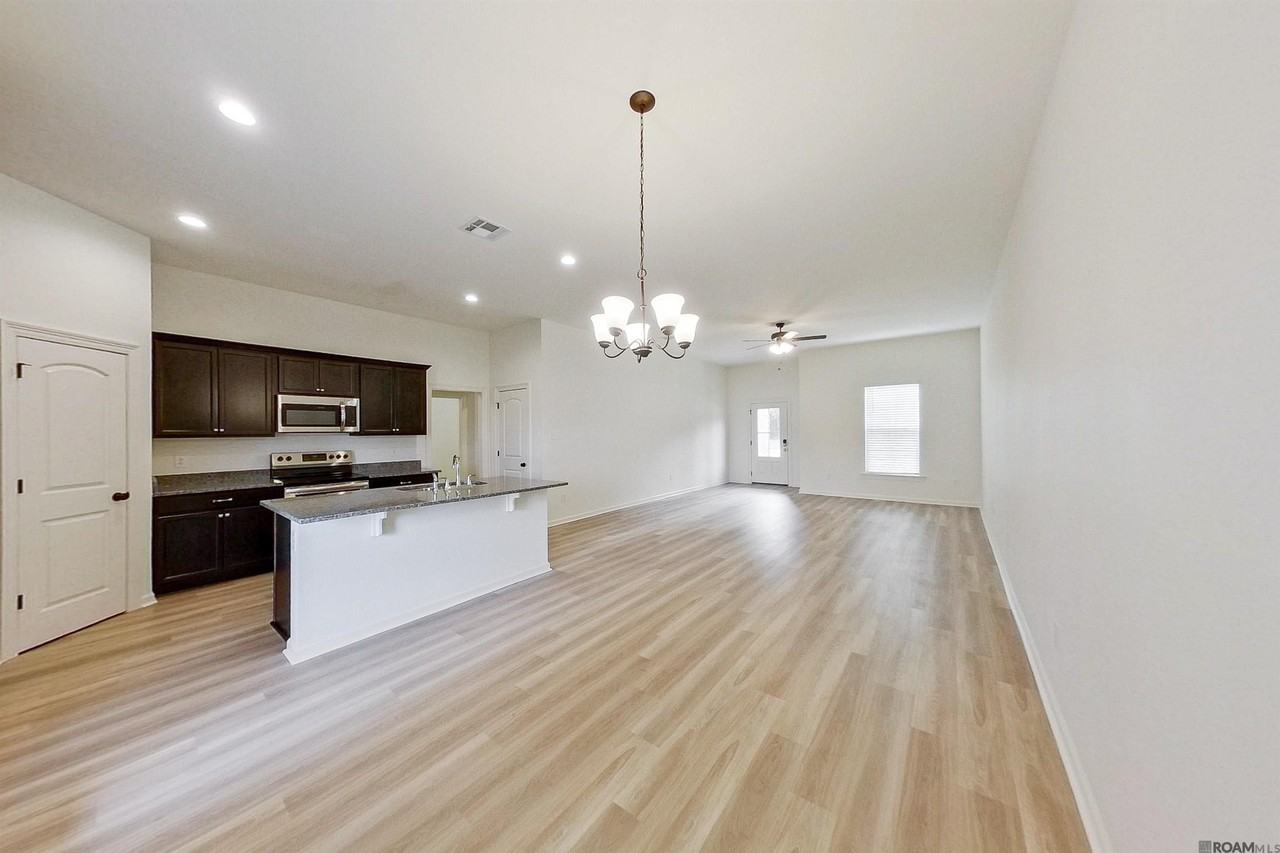 101 Salvat Dr - Photo 6 of 20
