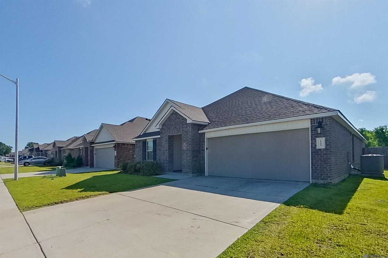 123 Santiago Ct - Photo 3 of 32