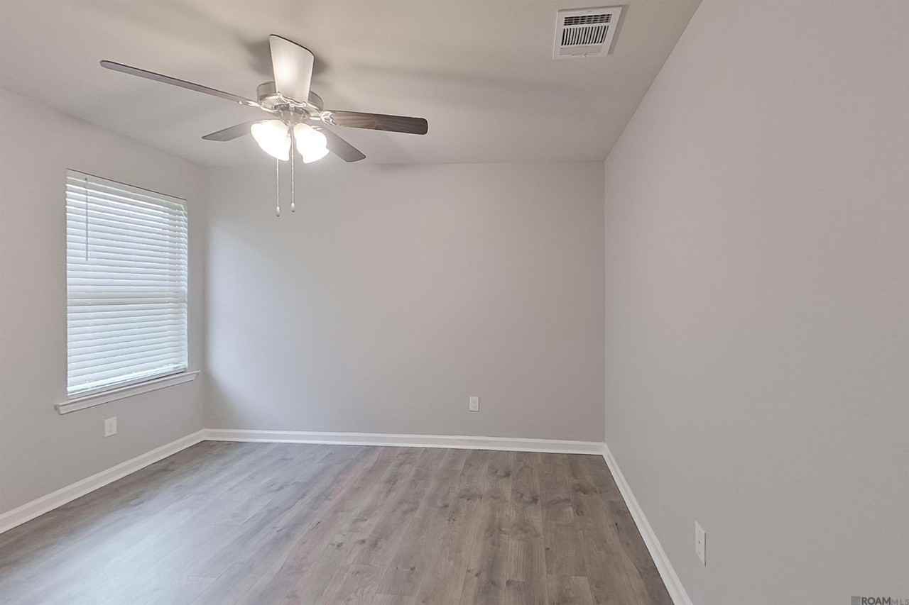 123 Santiago Ct - Photo 4 of 32