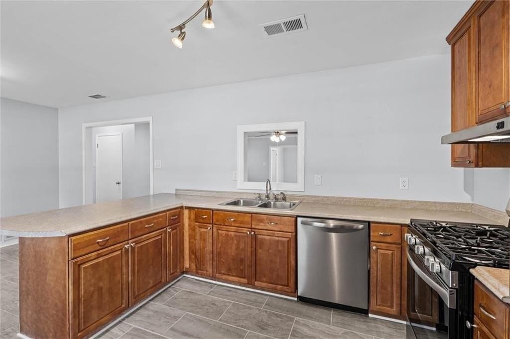 1040 Smokerise Dr - Photo 6 of 20
