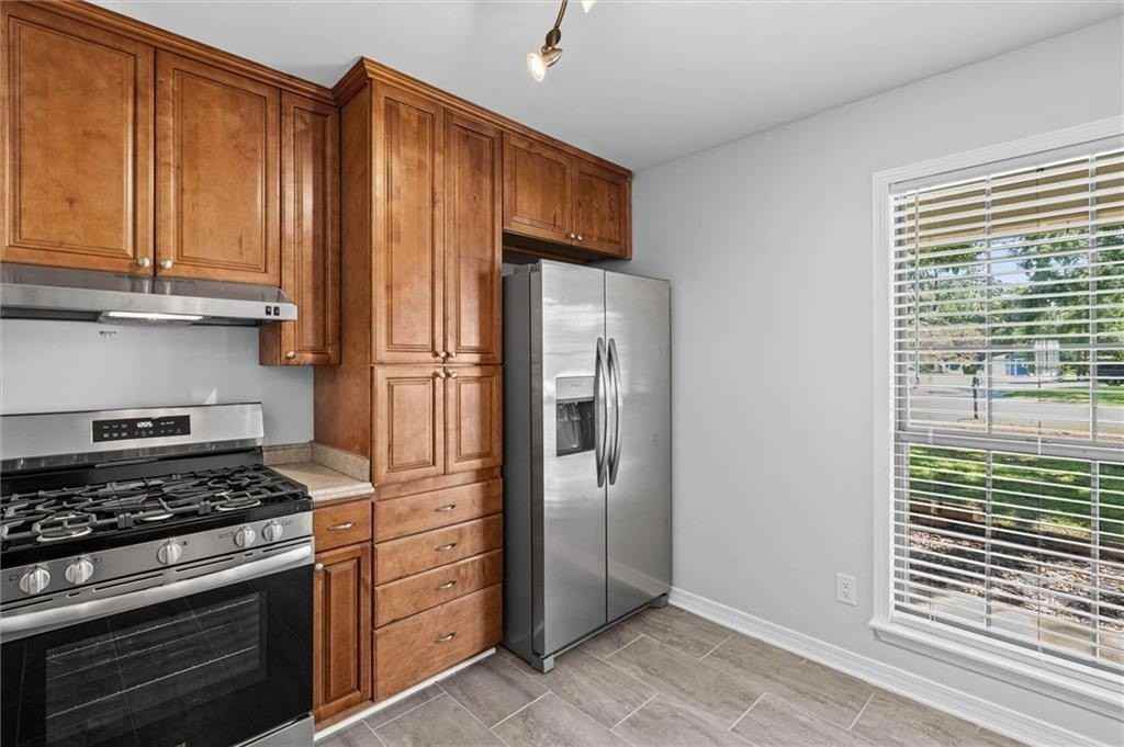 1040 Smokerise Dr - Photo 7 of 20