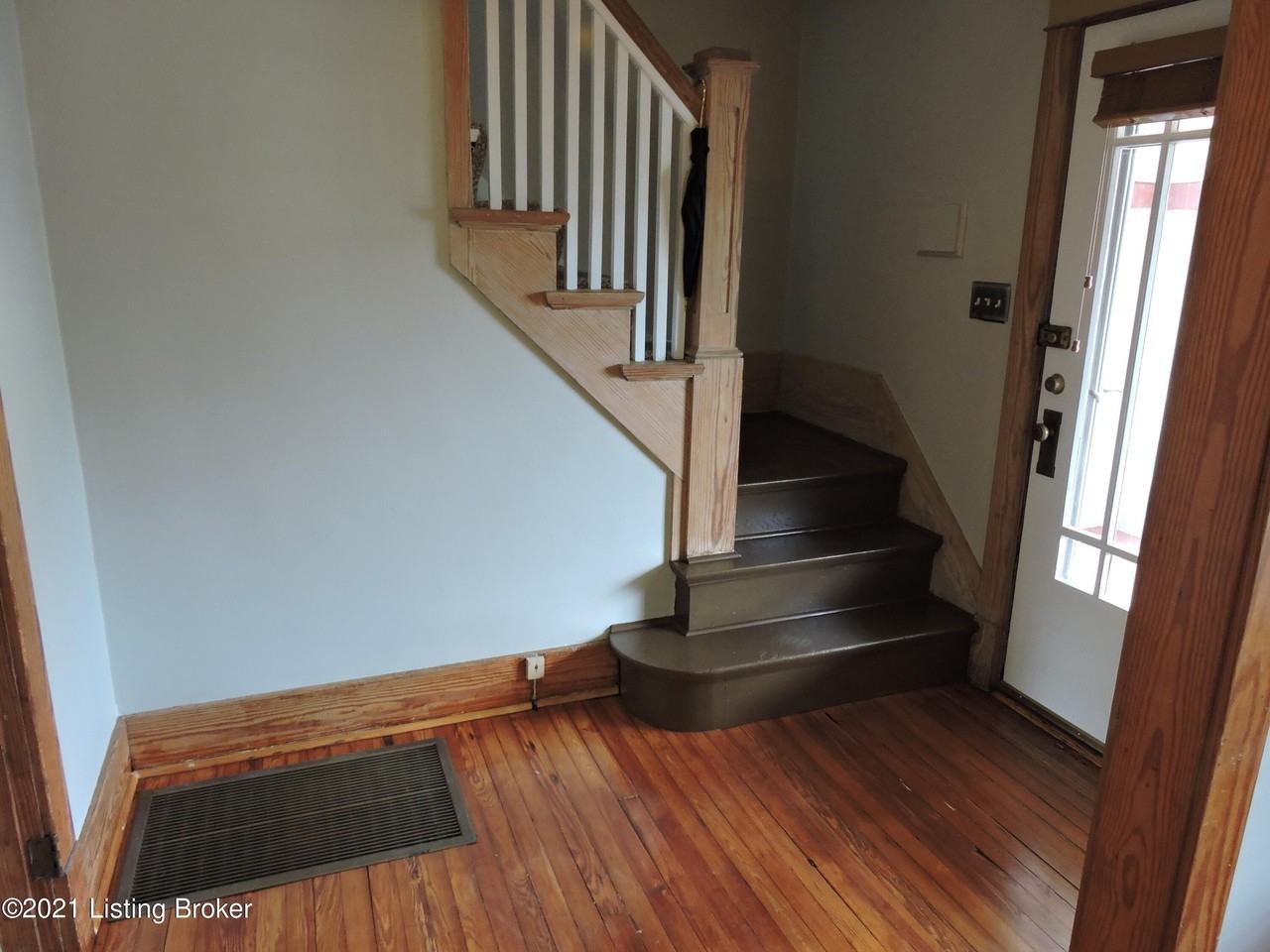 670 N Barbee Way - Photo 3 of 20