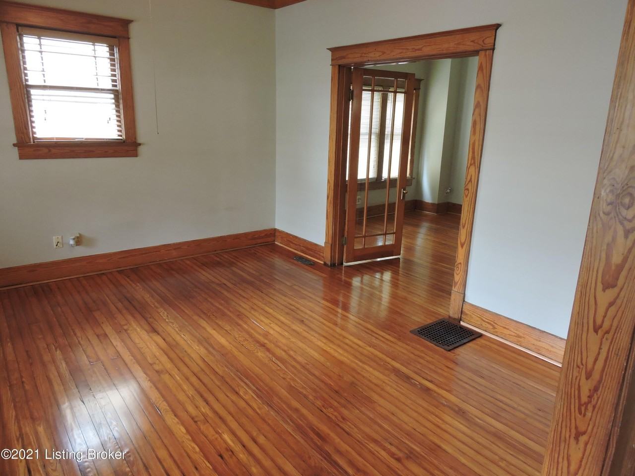 670 N Barbee Way - Photo 4 of 20