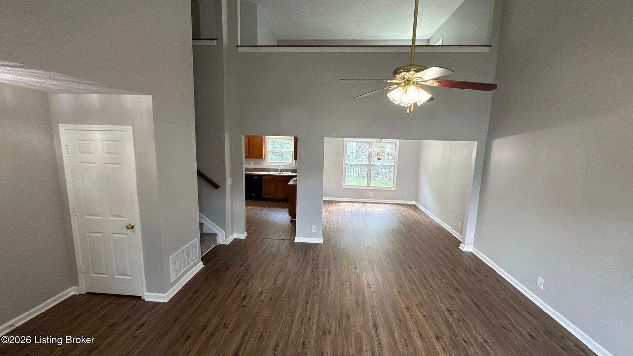 7421 Spring Run Dr - Photo 3 of 30