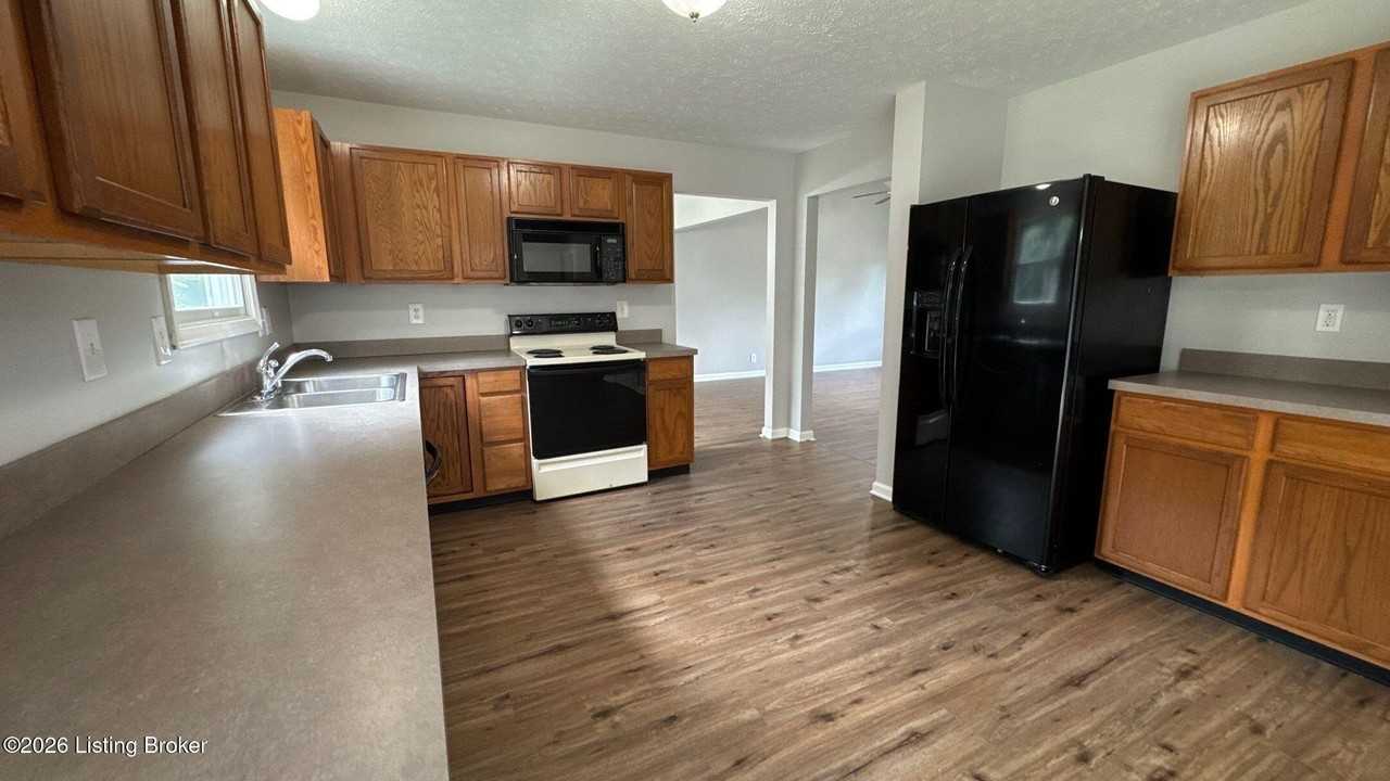 7421 Spring Run Dr - Photo 7 of 30