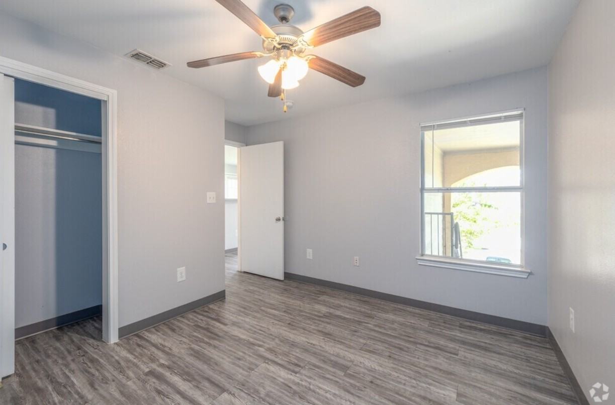 3817 S. Veterans Blvd-826 #826-60 - Photo 4 of 17