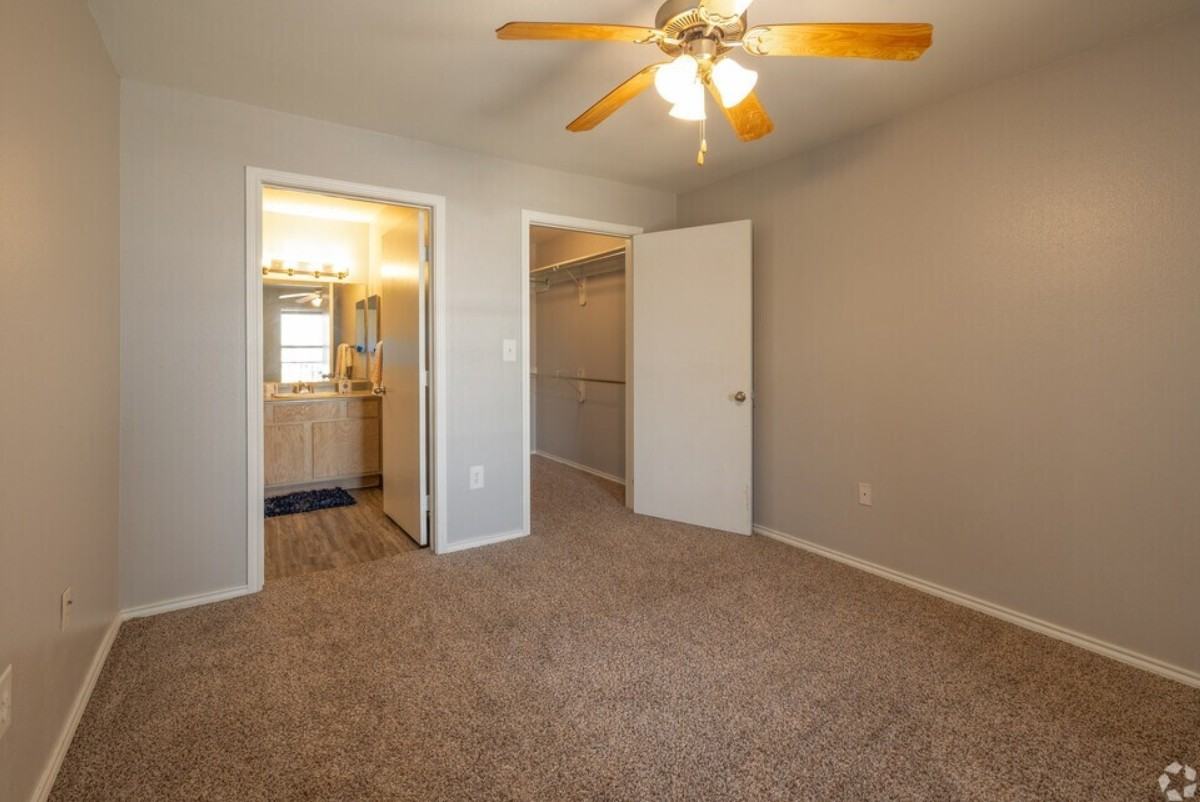 3817 S. Veterans Blvd-826 #826-60 - Photo 5 of 17