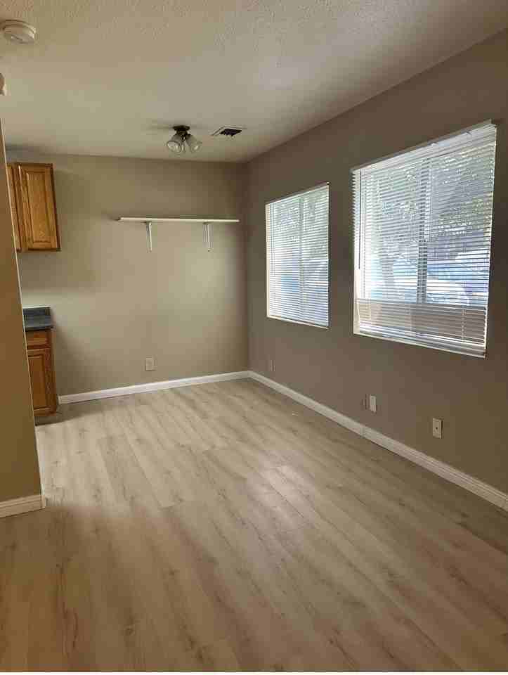 933 Kenwood Ave #1 - Photo 3 of 22