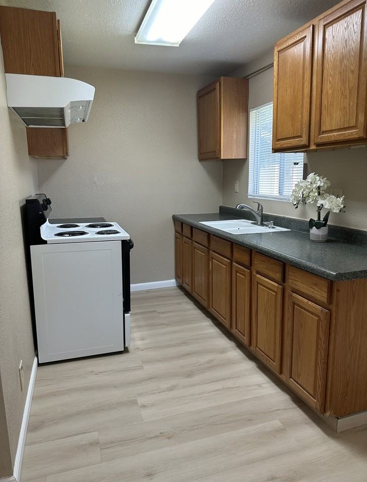 933 Kenwood Ave #1 - Photo 4 of 22
