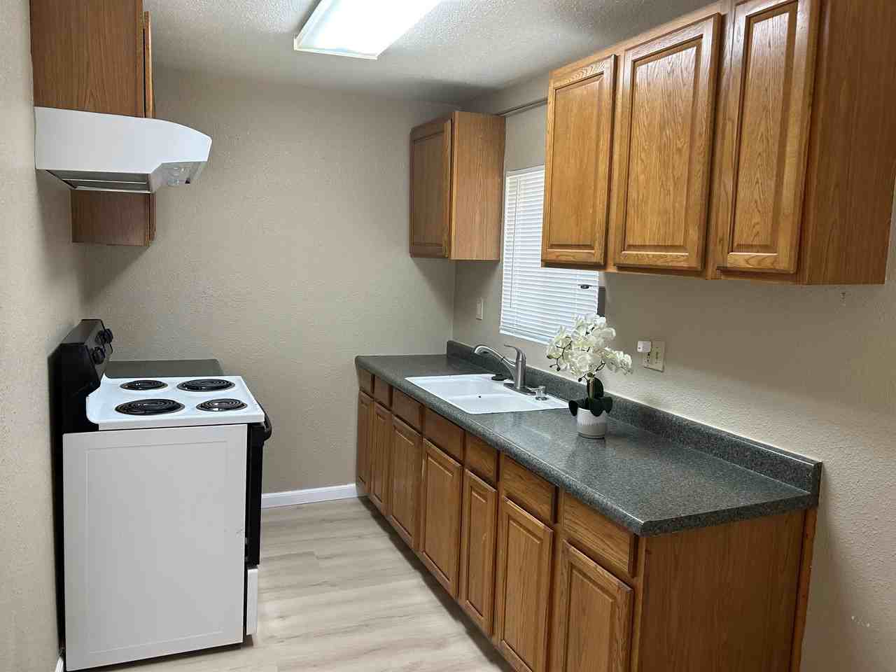 933 Kenwood Ave #1 - Photo 6 of 22