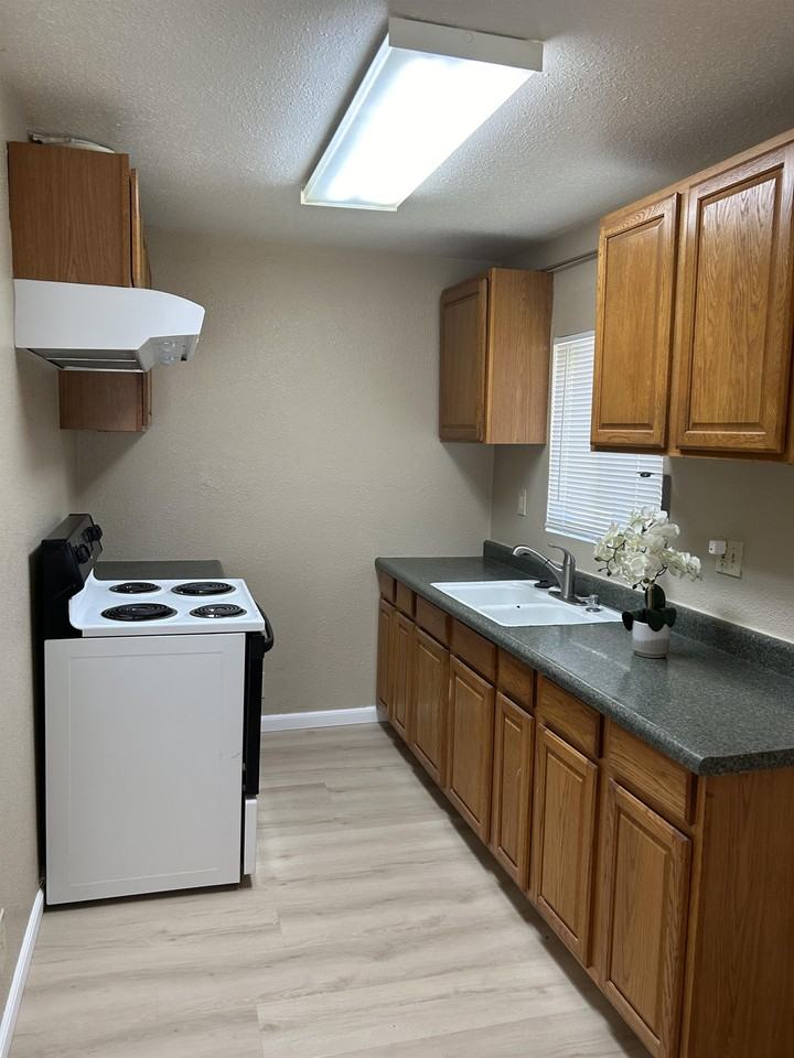 933 Kenwood Ave #1 - Photo 7 of 22