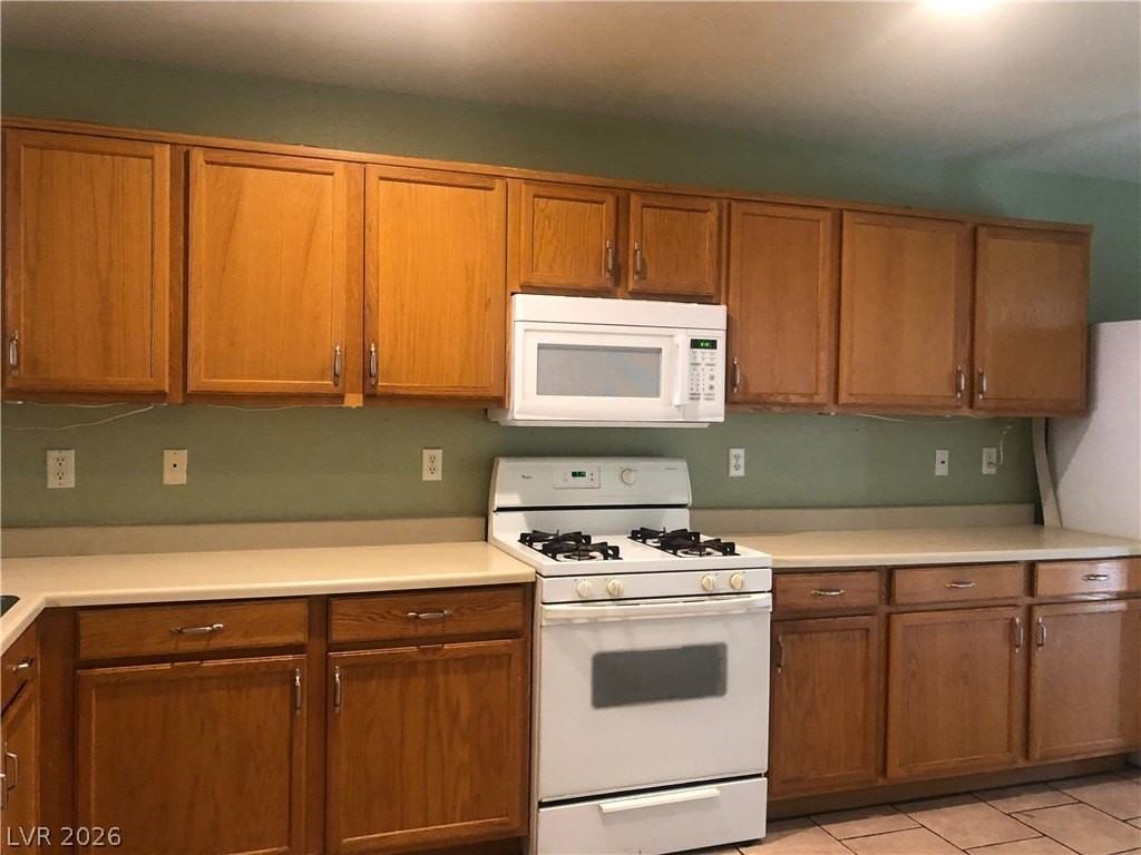 8645 Grand Pine Ave - Photo 3 of 11