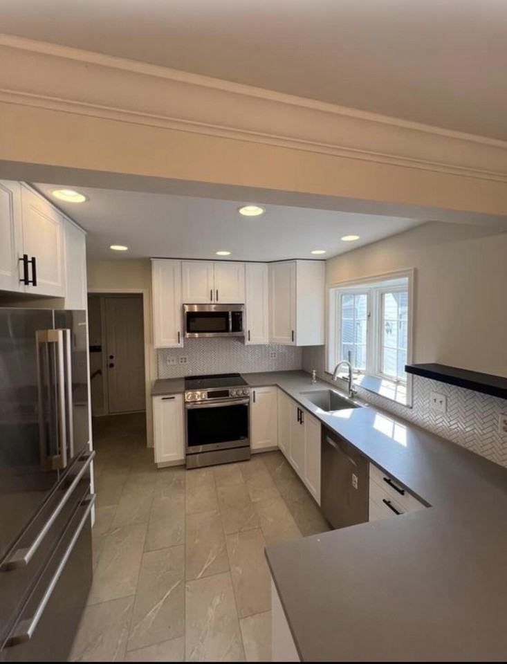 403 Wesley Ave - Photo 3 of 11