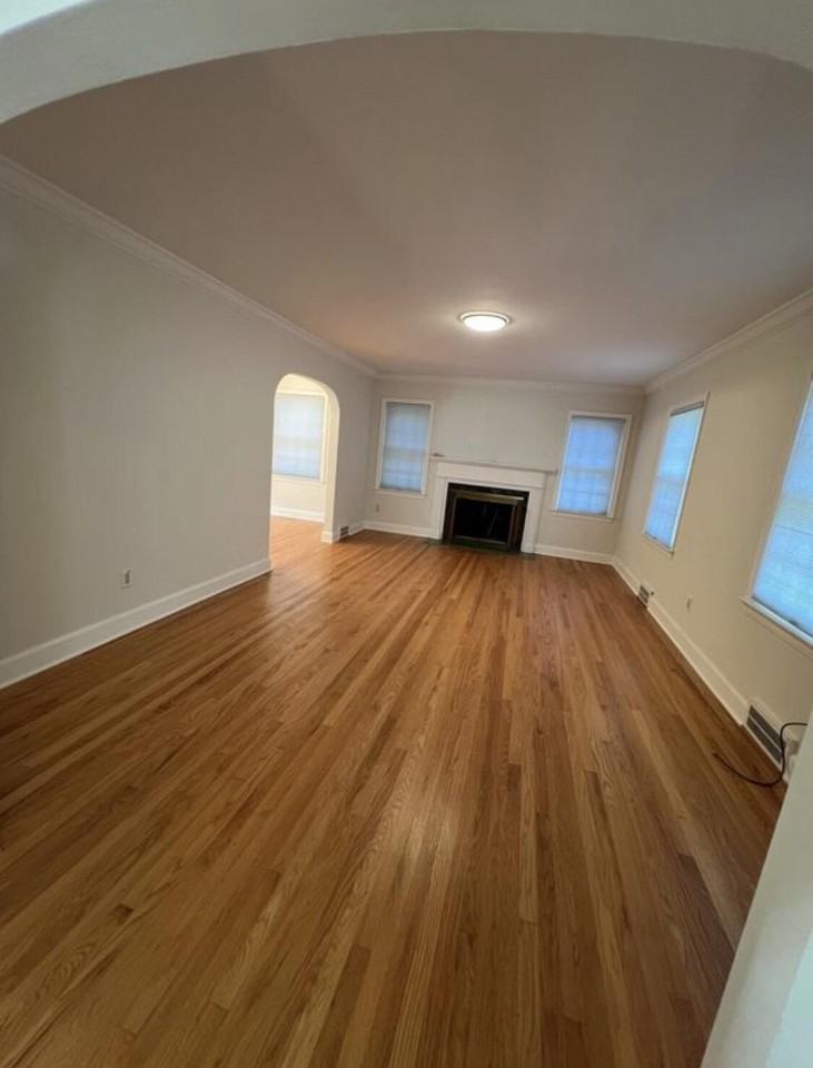 403 Wesley Ave - Photo 5 of 11