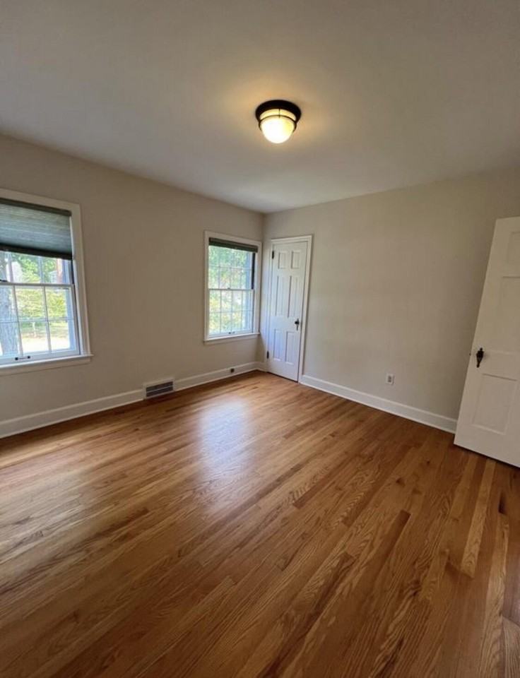 403 Wesley Ave - Photo 7 of 11