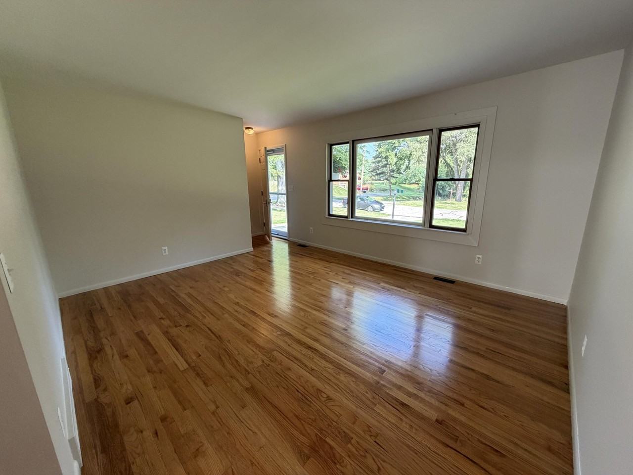 3652 Inverness St - Photo 4 of 30