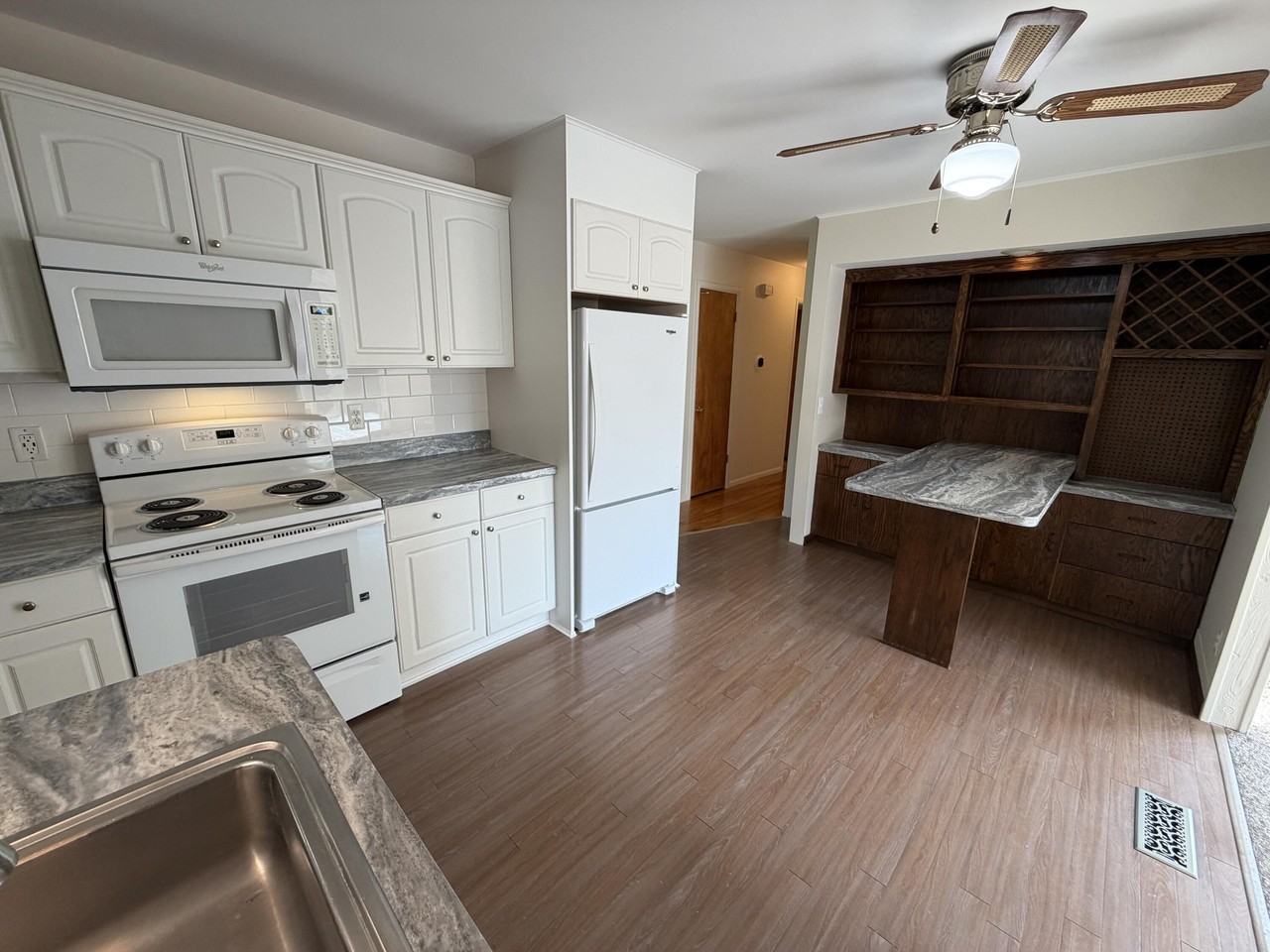3652 Inverness St - Photo 6 of 30
