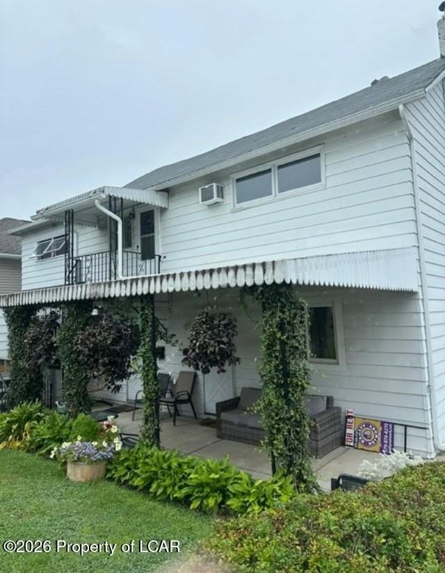 201 Smith St - Photo 2 of 8