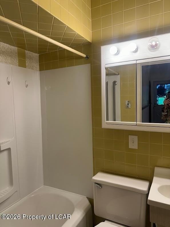 201 Smith St - Photo 6 of 8