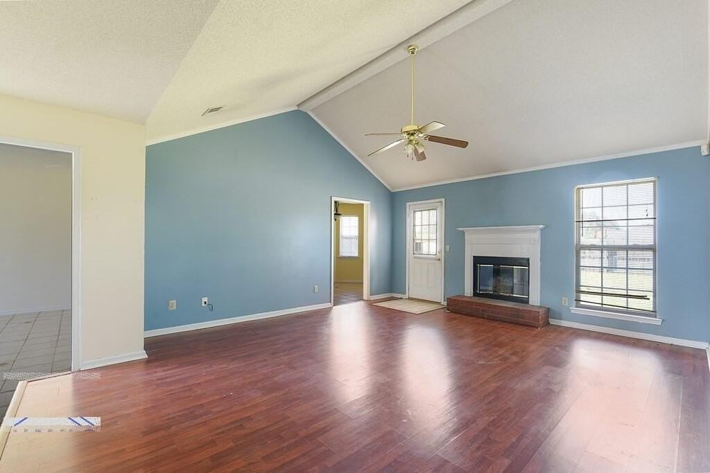 1948 Kingston Ln - Photo 2 of 5