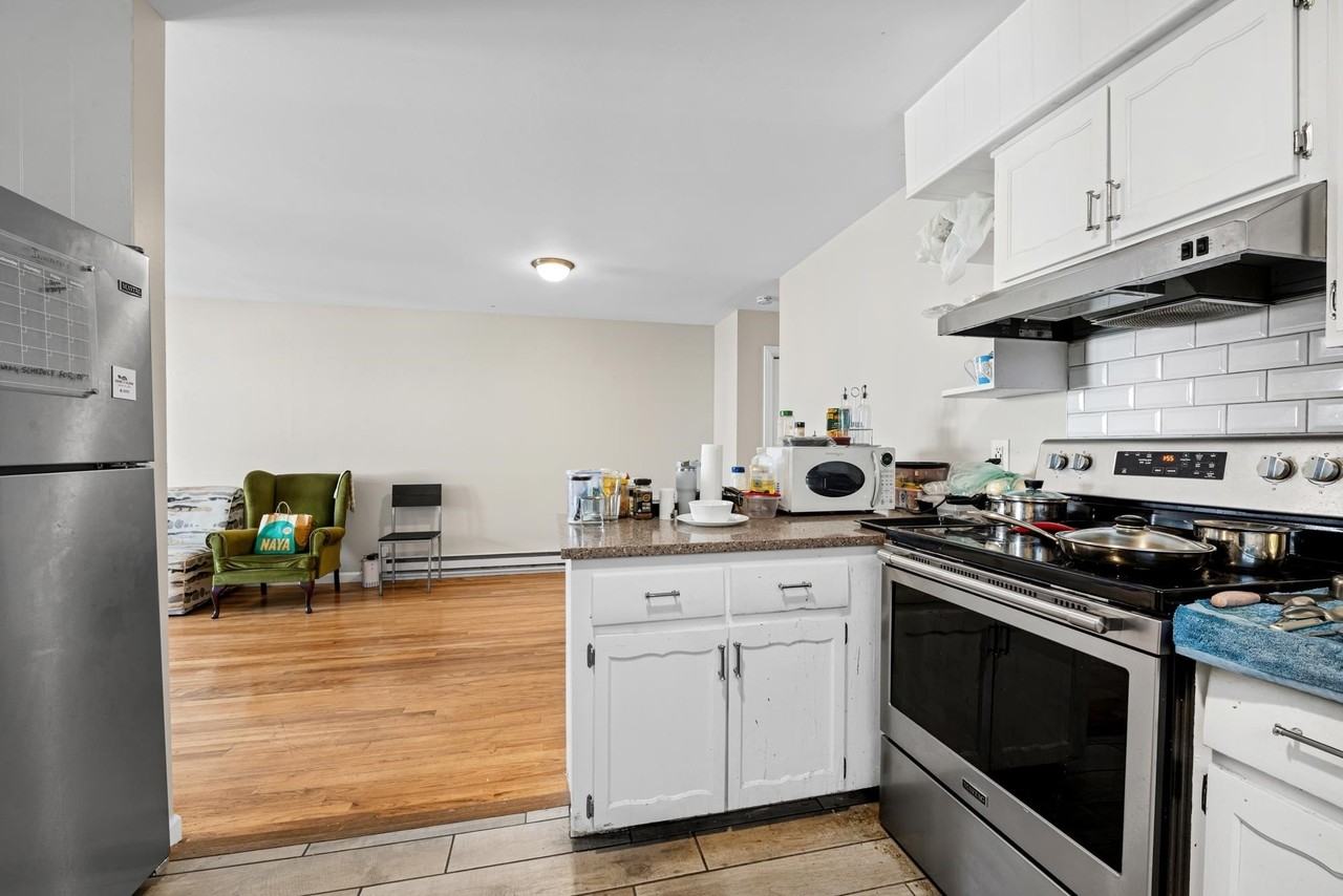 313 9th St #2 - Photo 3 of 16