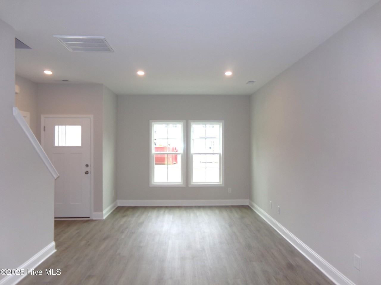 199 Loren Rd - Photo 3 of 28