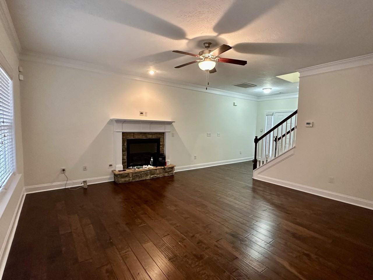 2455 Newbury Ave - Photo 3 of 19