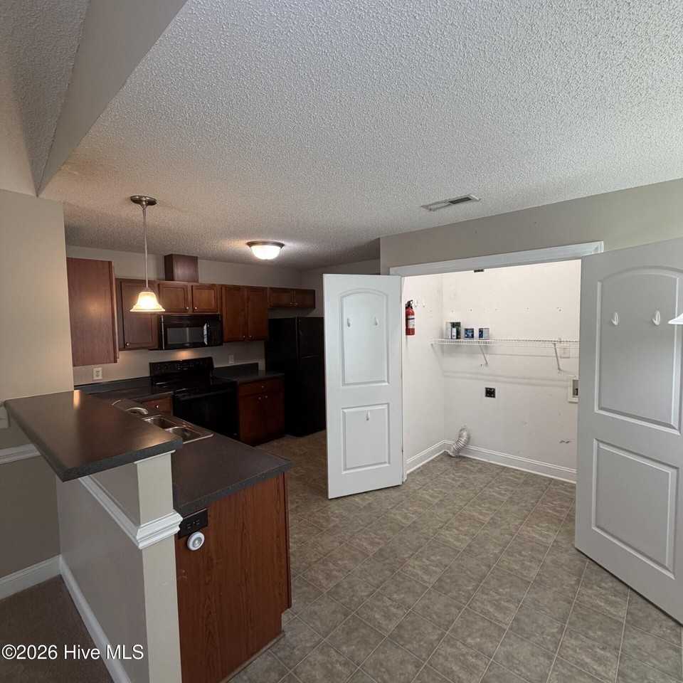 2552 Saddleback Dr #B - Photo 5 of 16