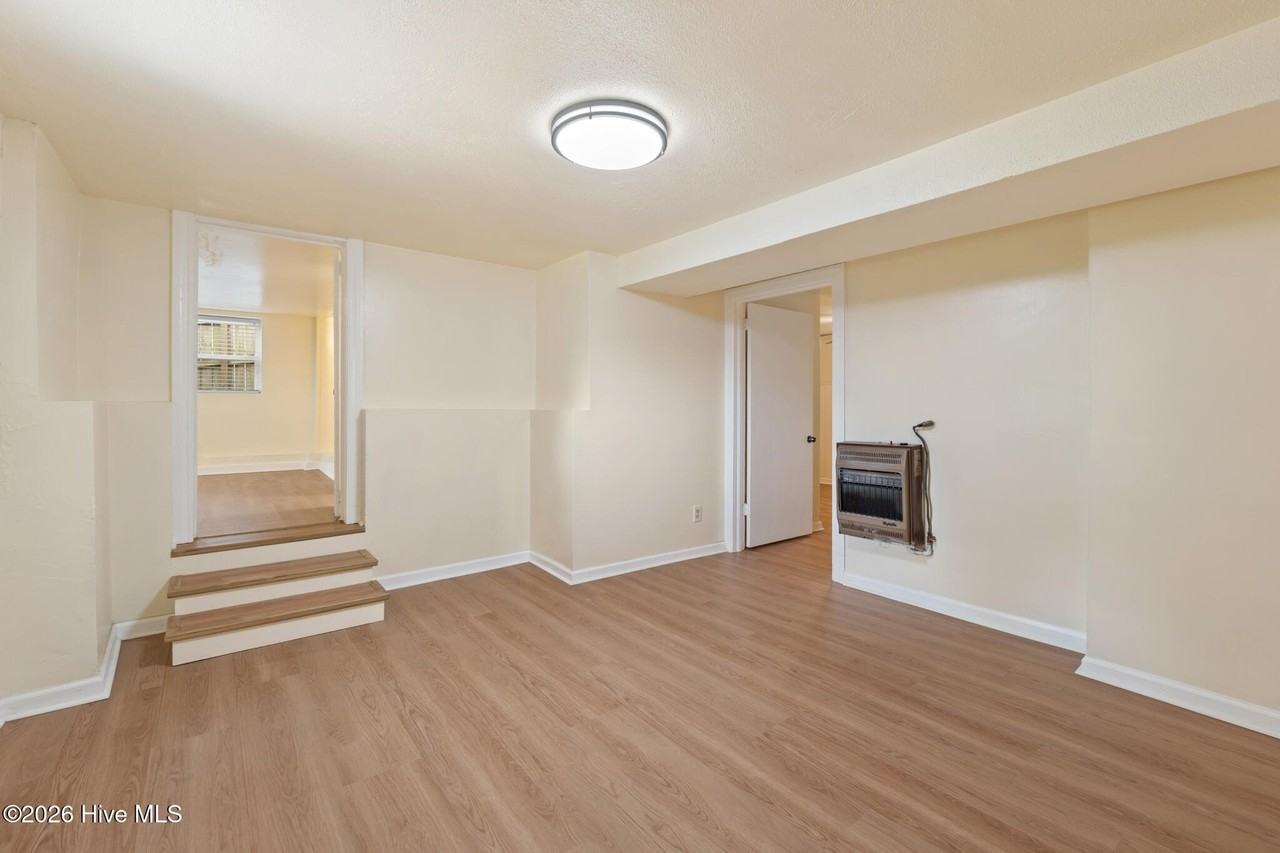 1422 Heard Ave #1-2 - Photo 3 of 16