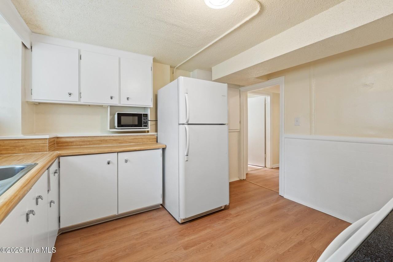 1422 Heard Ave #1-2 - Photo 5 of 16