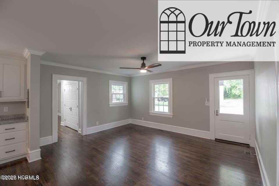 606 Clark Ave Ne - Photo 3 of 18