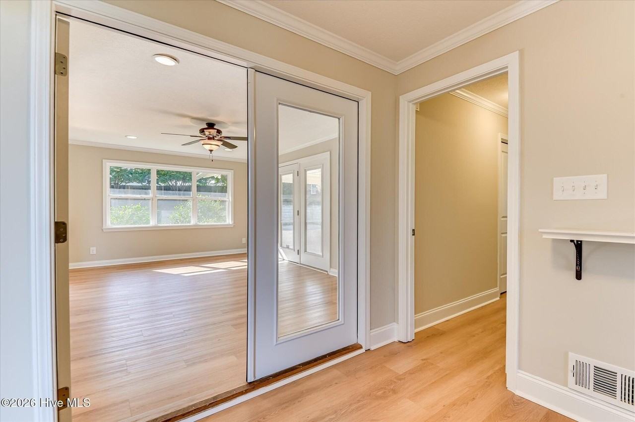 1016 Northwood Rd - Photo 7 of 43