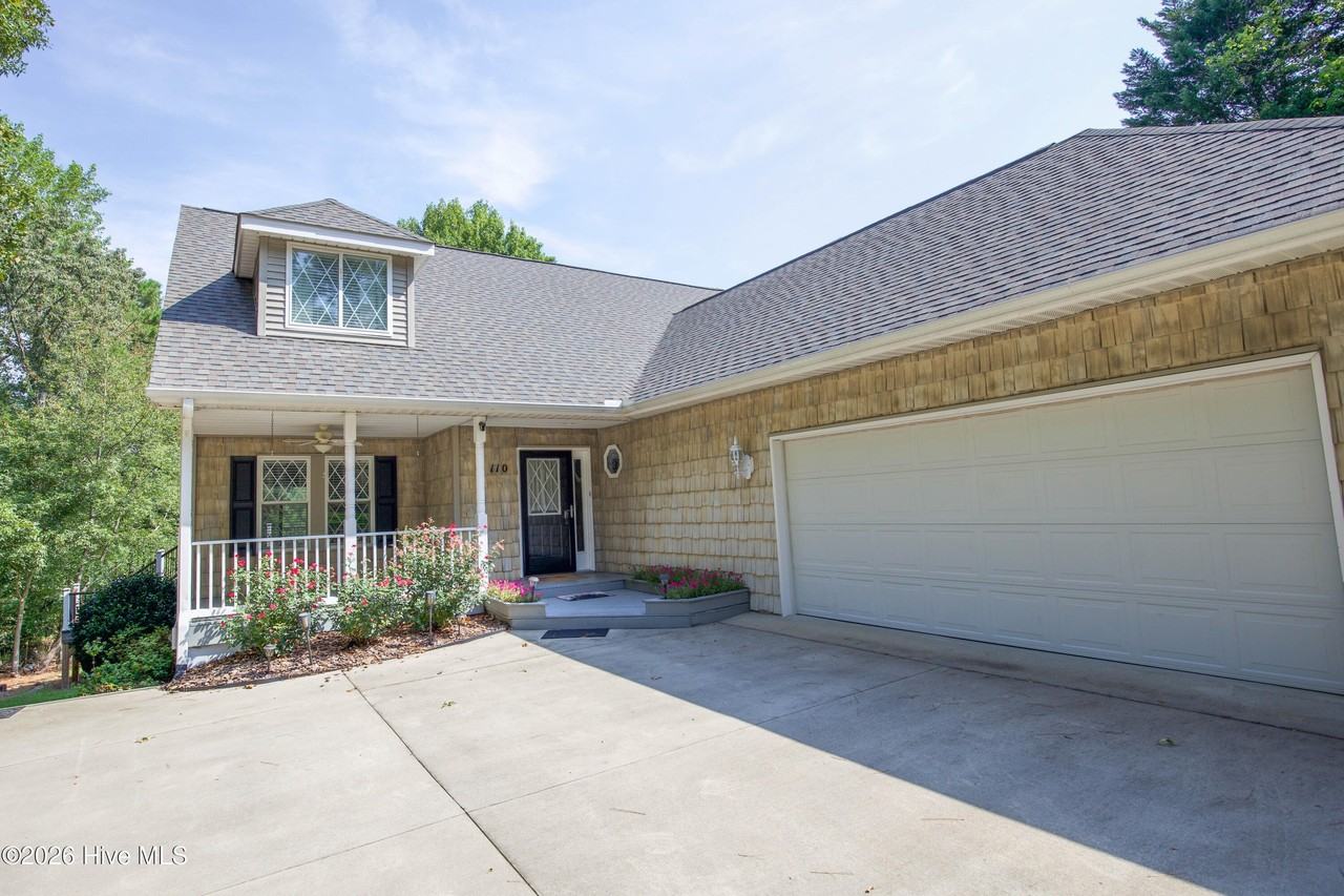 110 Sandspur Ln - Photo 4 of 50