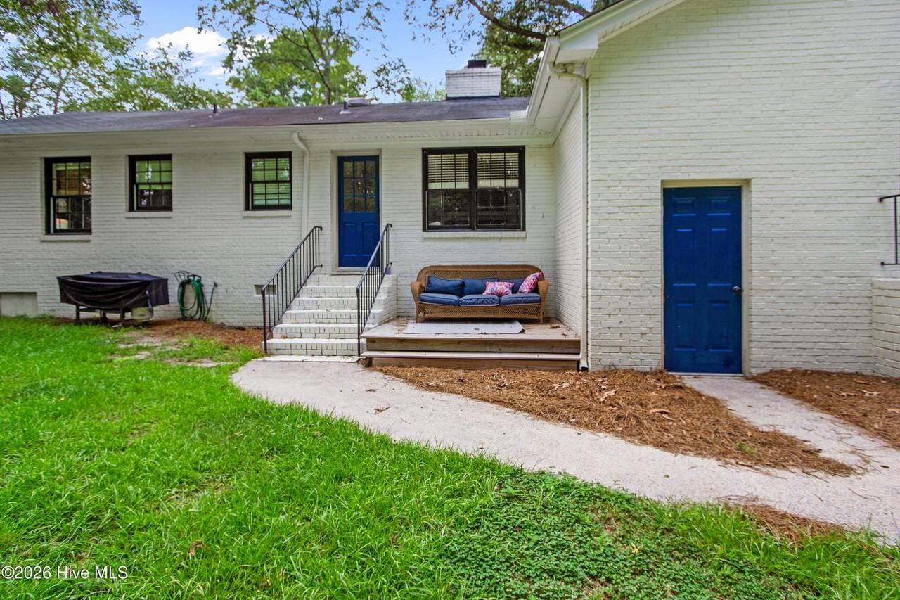 1909 Fairview Way - Photo 2 of 18