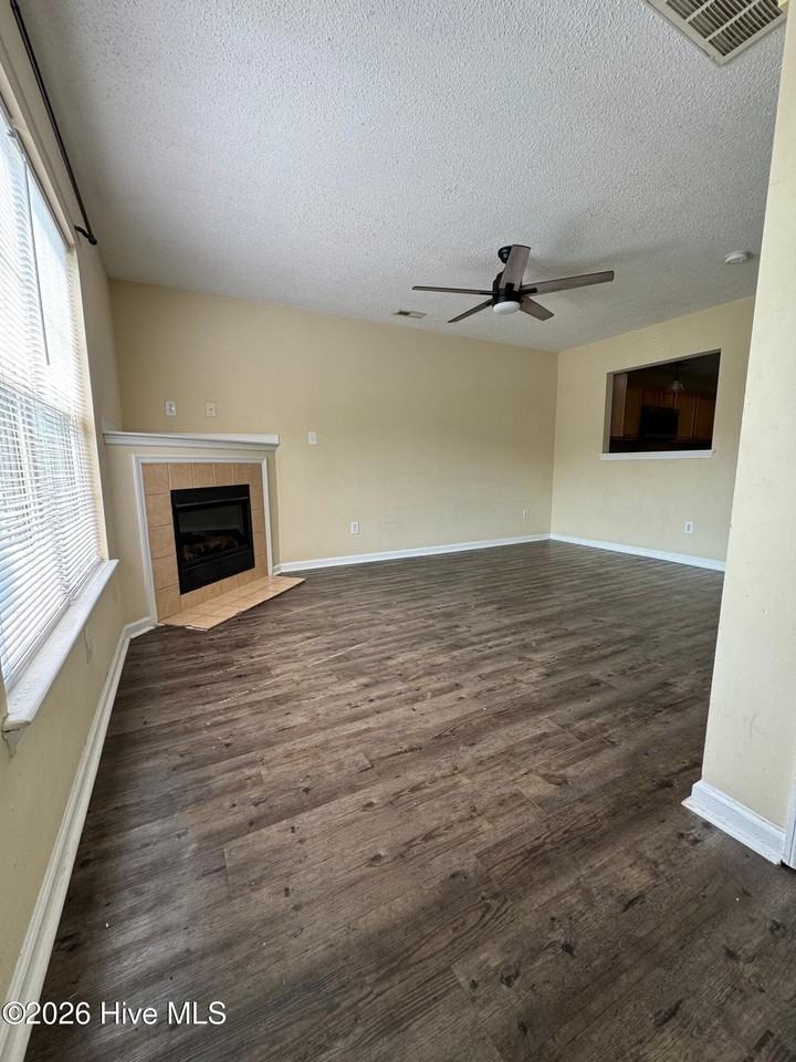 1005 Timberlake Trl - Photo 4 of 35