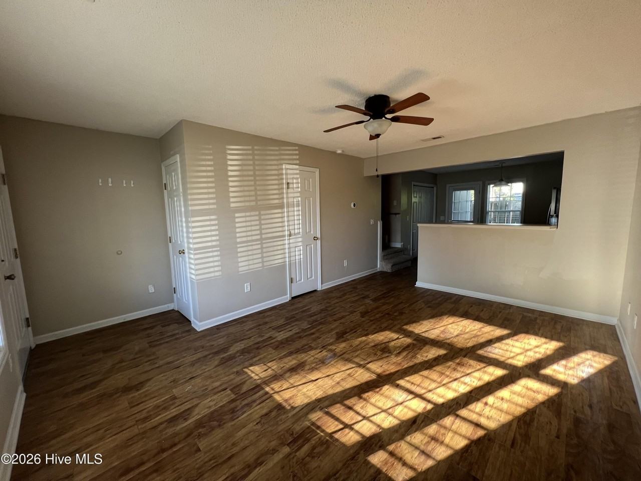 216 Palace Cir - Photo 2 of 17